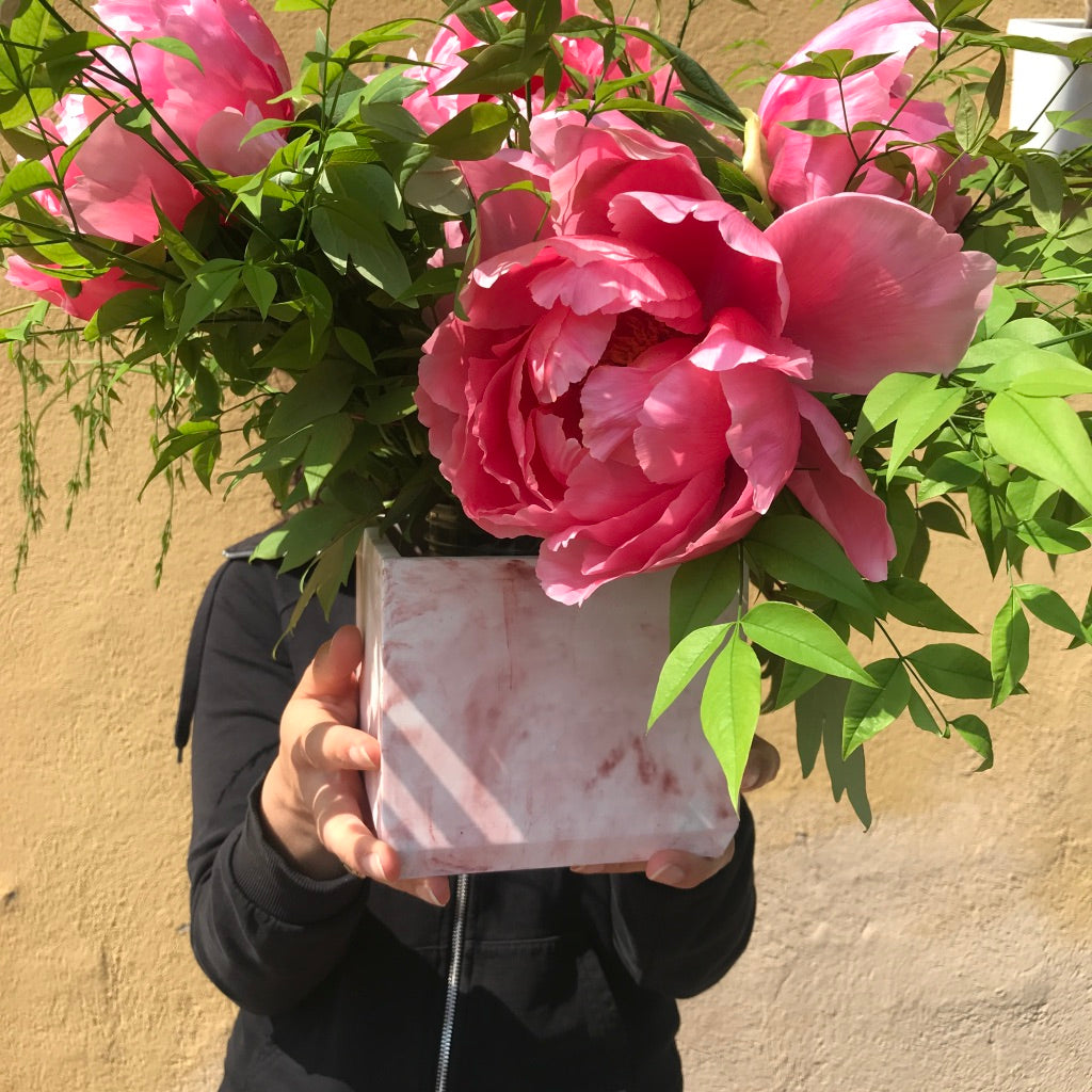 Vaso in cemento serie Guendalina marmorizzato rosa