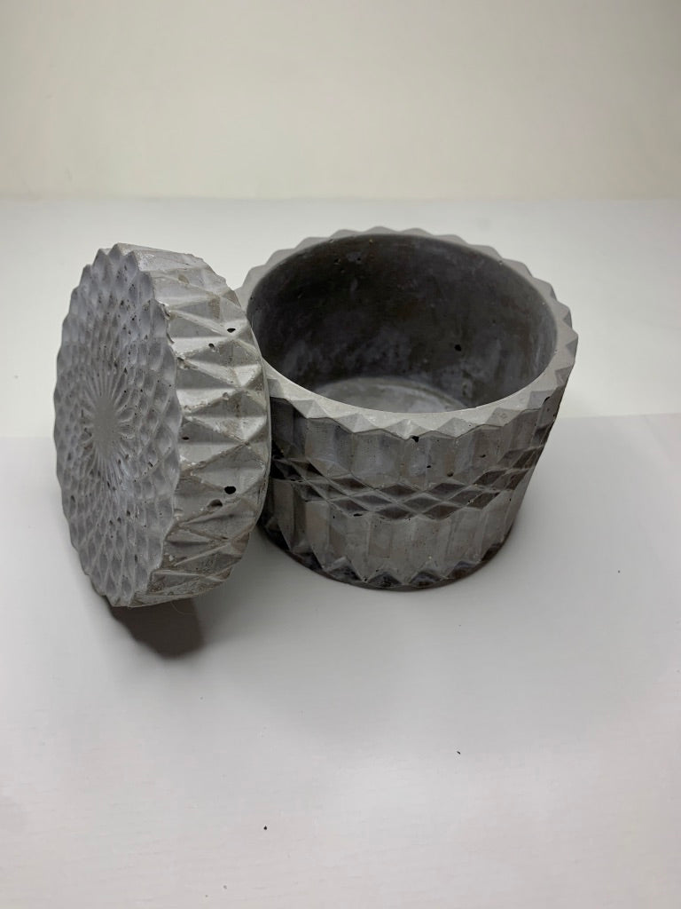 Pandora contenitore con coperchio in cemento grigio