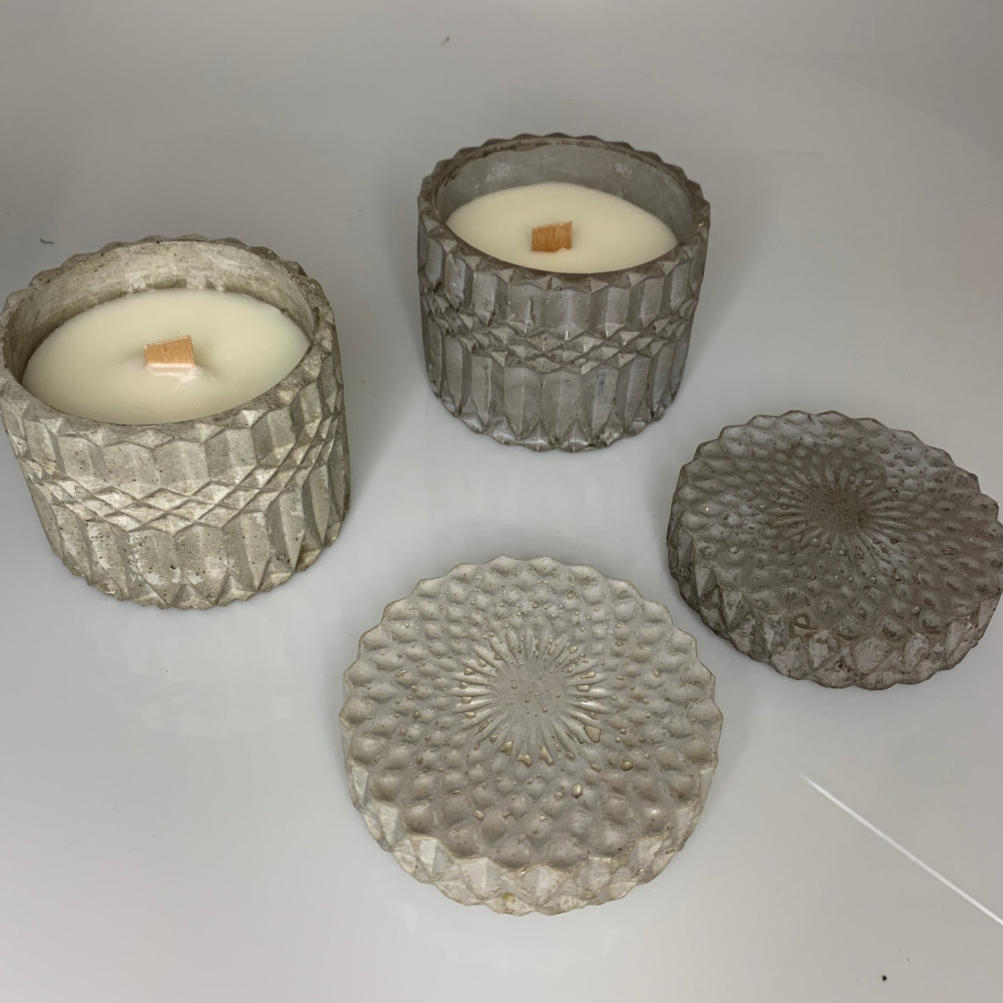 candele Pandora in cemento e cera di soia profumata con oli essenziali naturali colore grigio