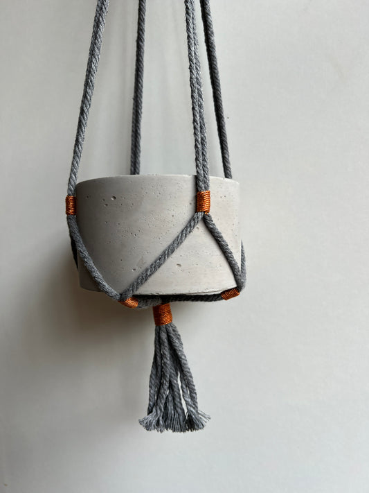 SPECIAL Vaso in cemento Giuditta featuring Nodoenodo e cuore seminabile di Sara Solis