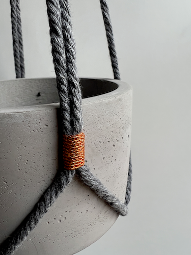 SPECIAL Vaso in cemento Giuditta featuring Nodoenodo e cuore seminabile di Sara Solis