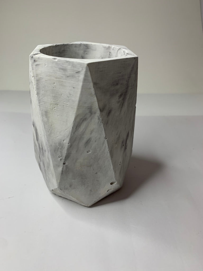 Vaso in cemento serie Olivia marmorizzato nero