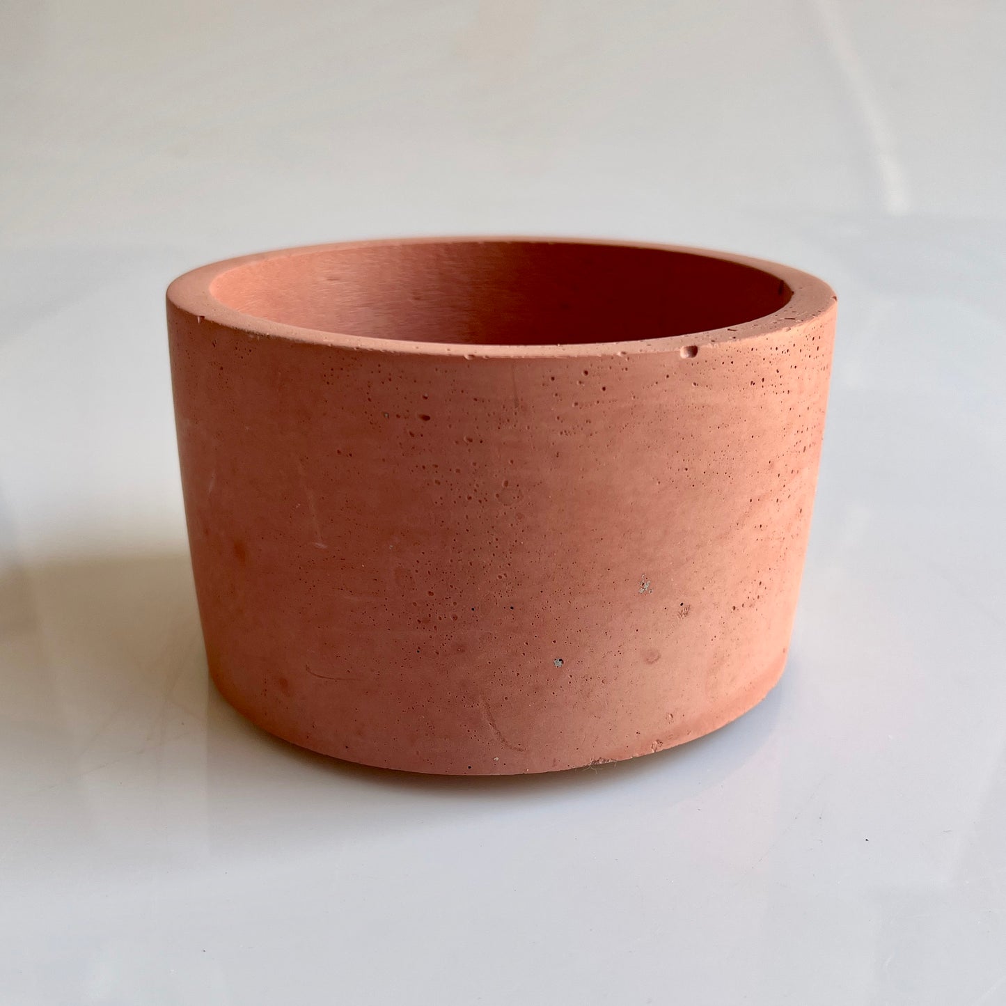 vaso in cemento Giuditta rosso