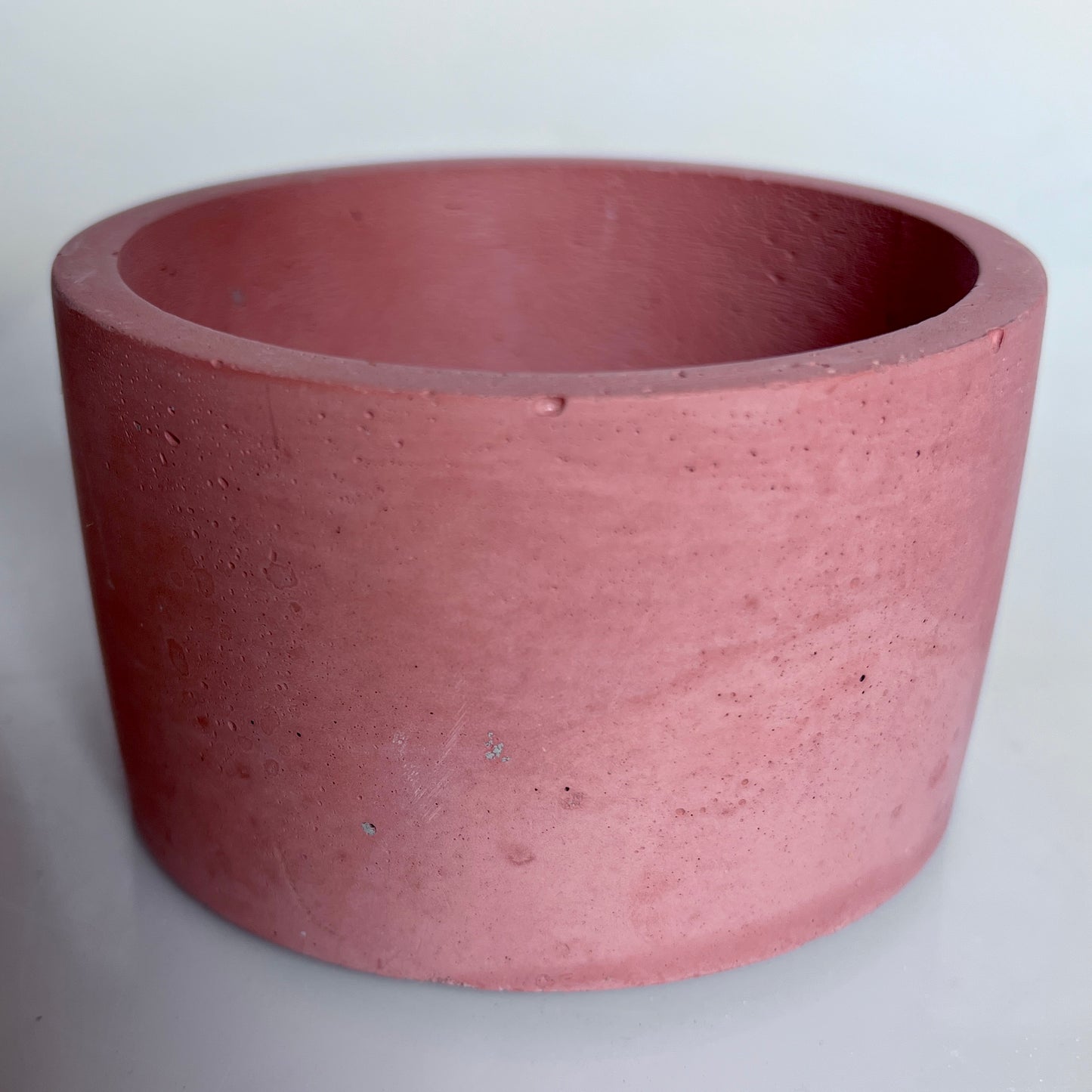 vaso in cemento Giuditta rosso