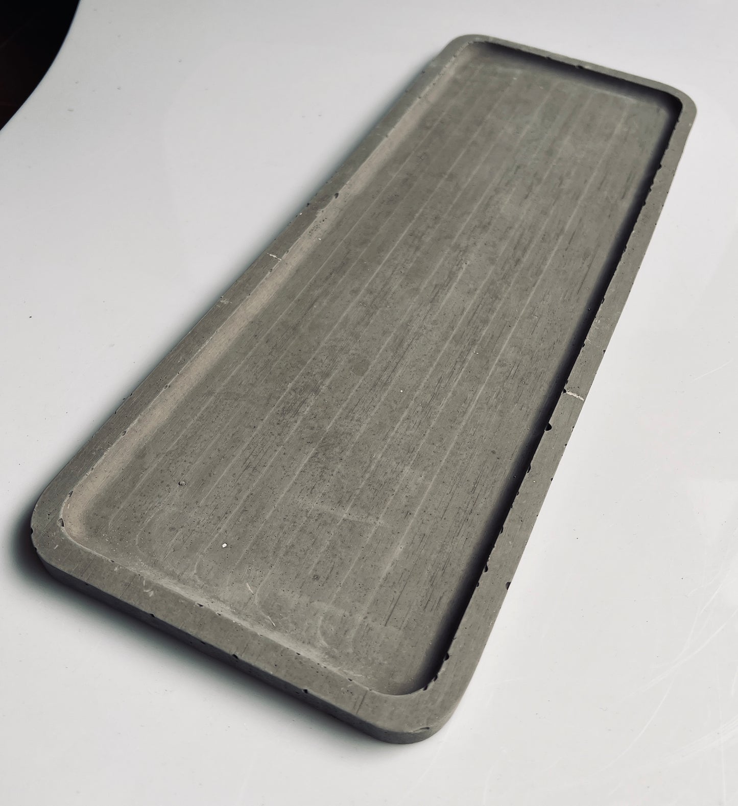 Vassoio rettangolare in cemento grigio scuro