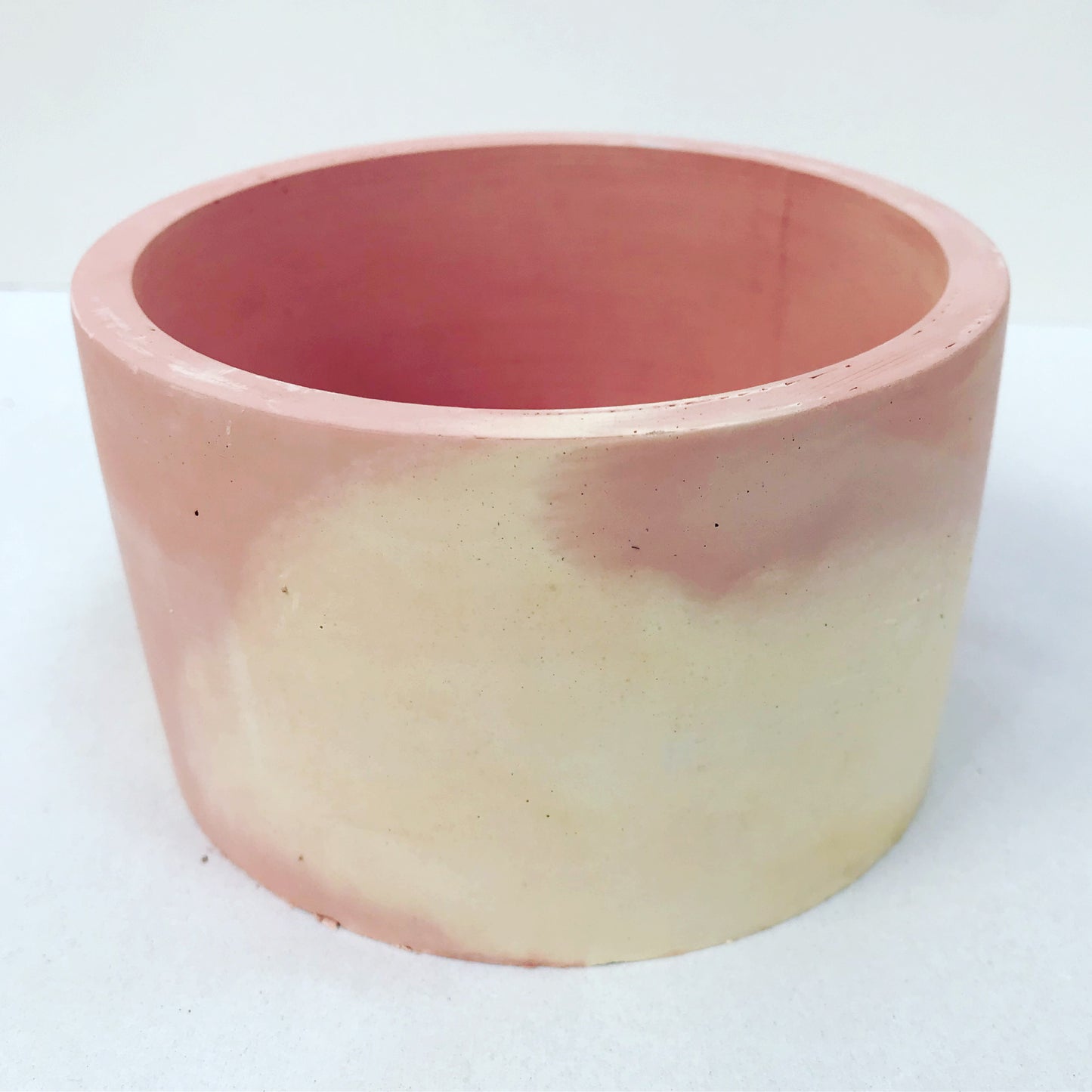 vaso in cemento Giuditta rosa e giallo