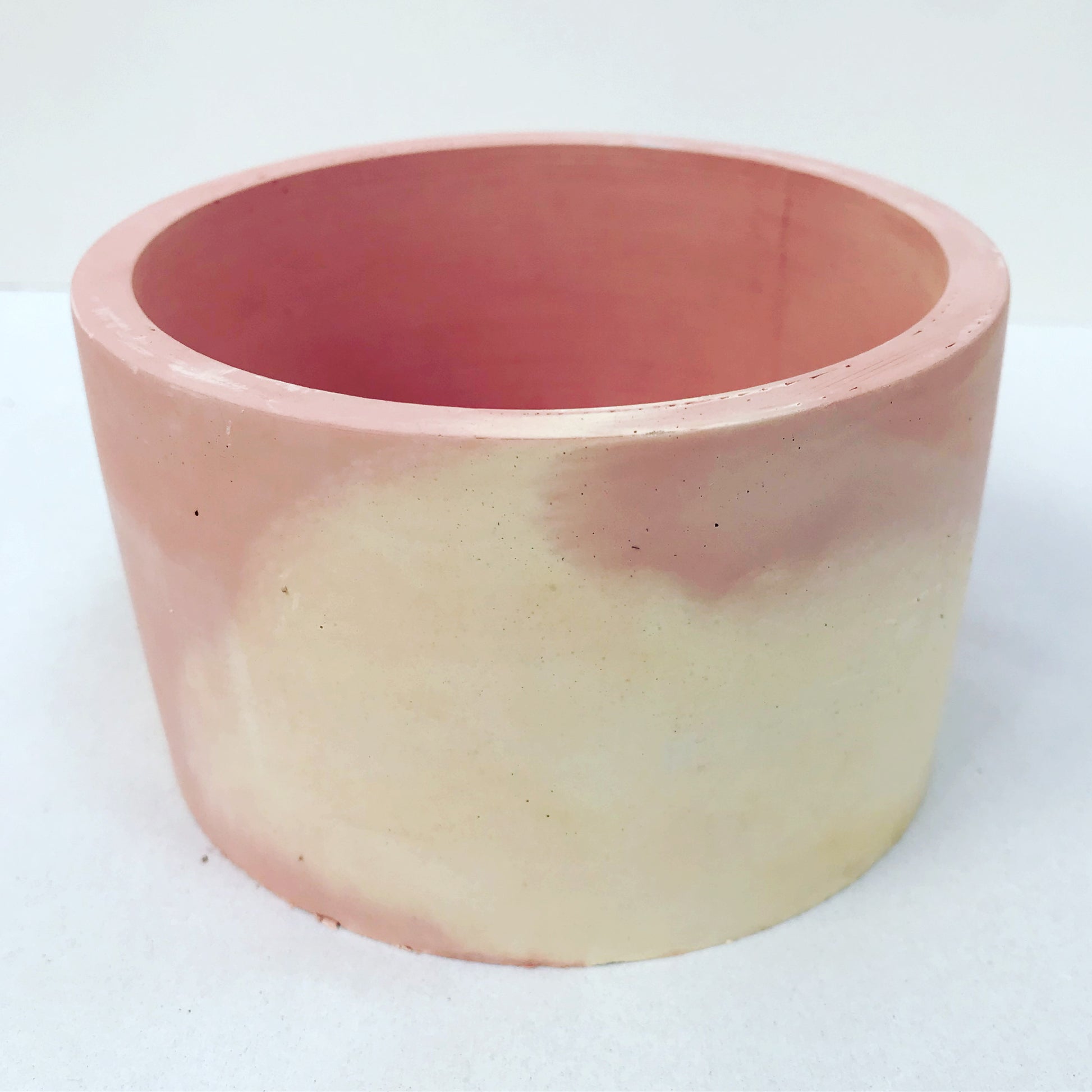vaso in cemento Giuditta rosa e giallo