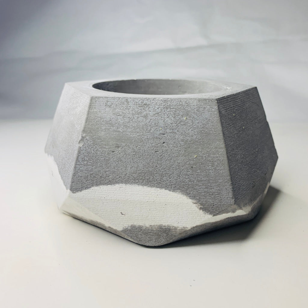 Vaso in cemento serie Erminia grigio e bianco