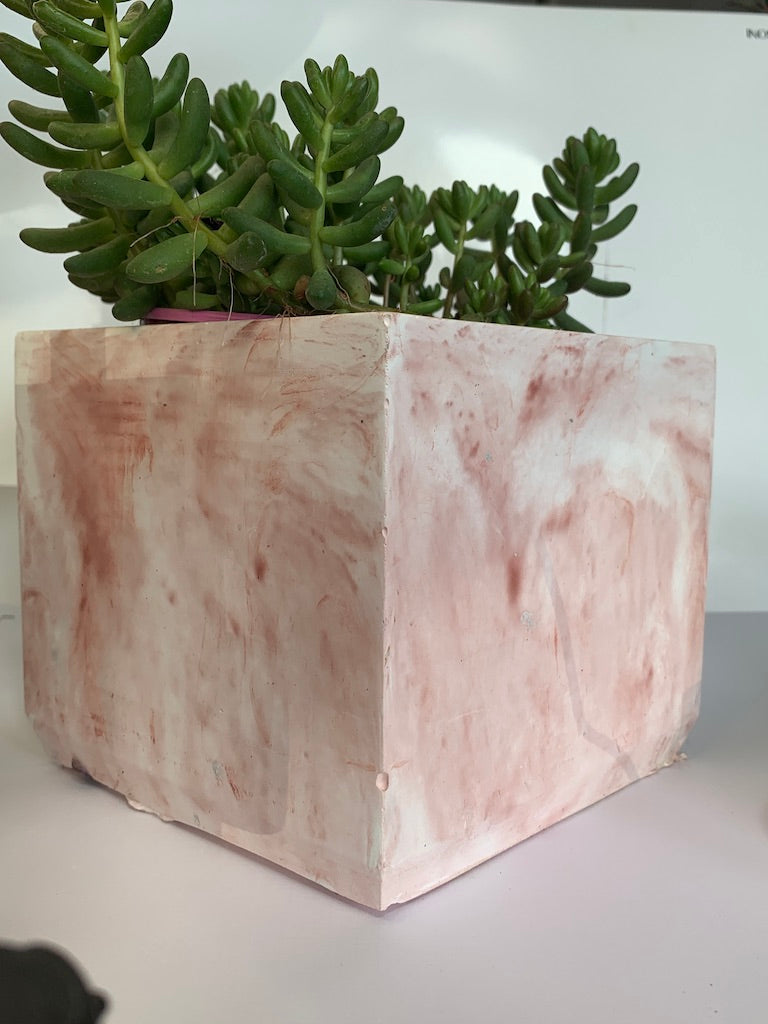 Vaso in cemento serie Guendalina marmorizzato rosa