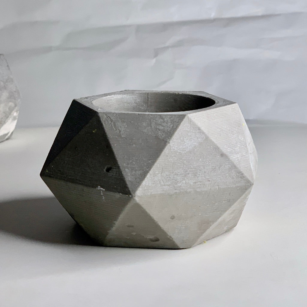 Vaso in cemento serie Isotta grigio
