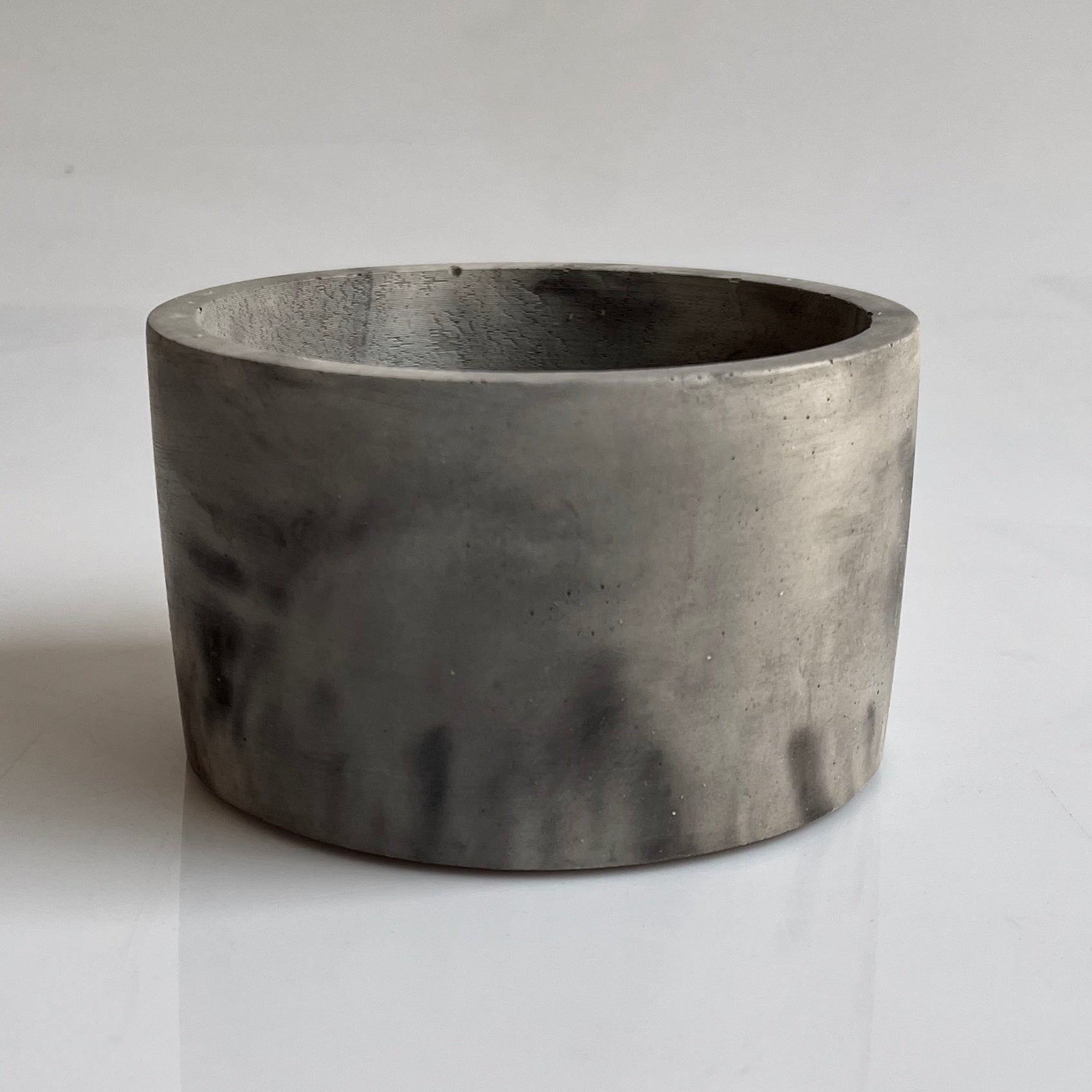 vaso in cemento Giuditta grigio marmorizzato nero