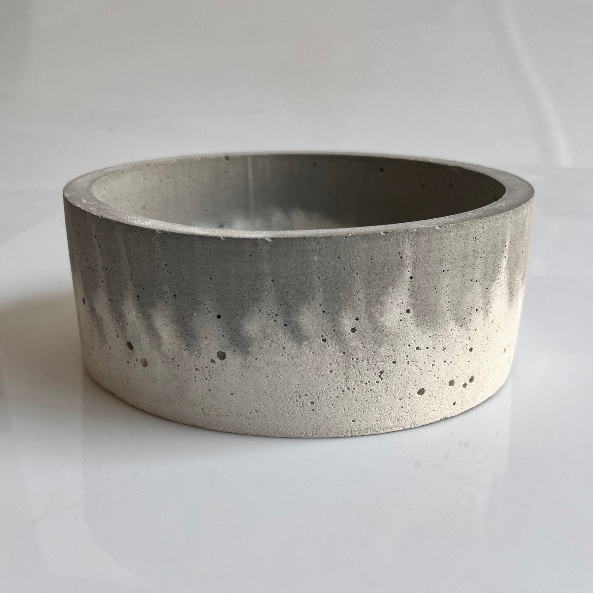 bowl bianco e grigio lingue di fuoco