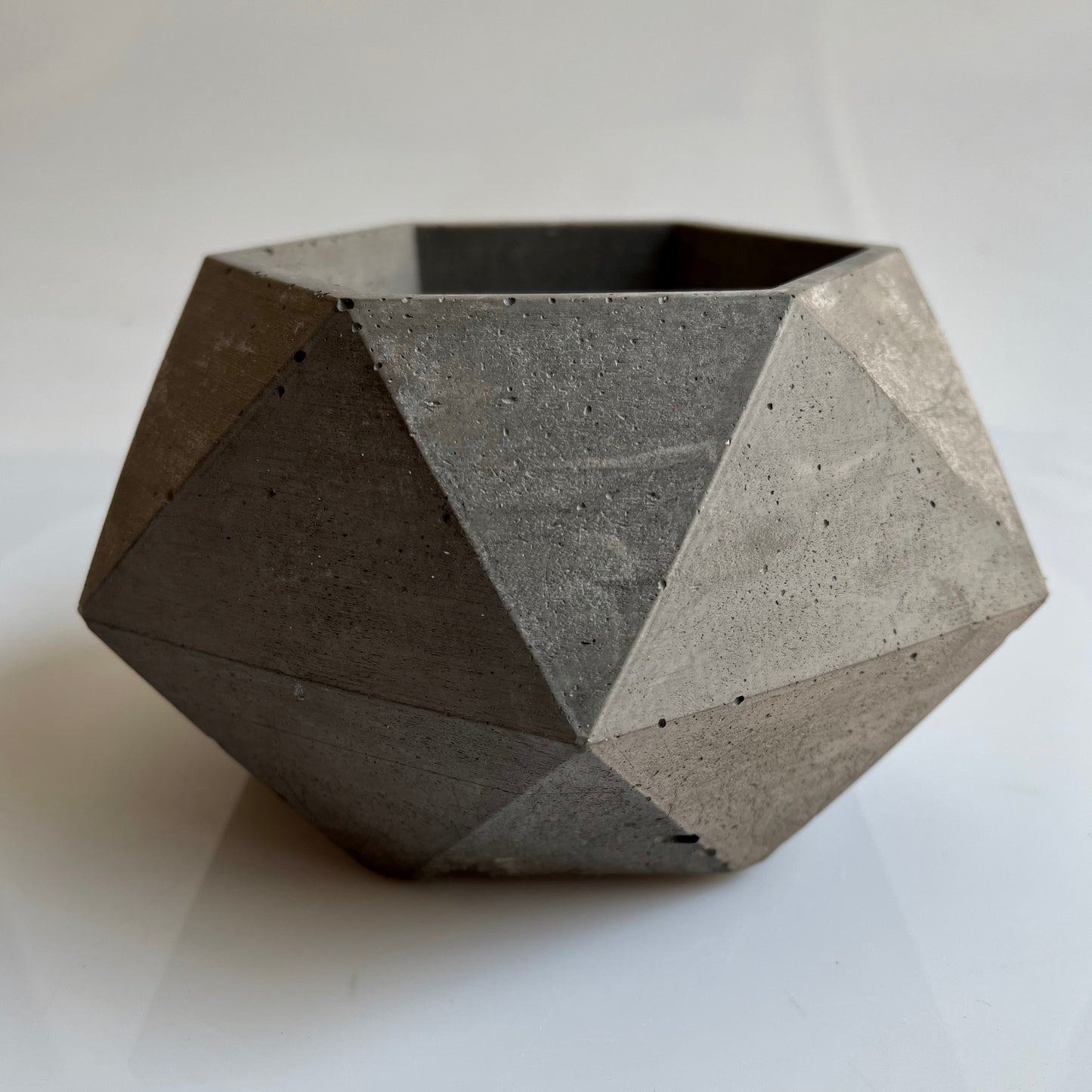 Vaso in cemento serie Giunone grigio scuro
