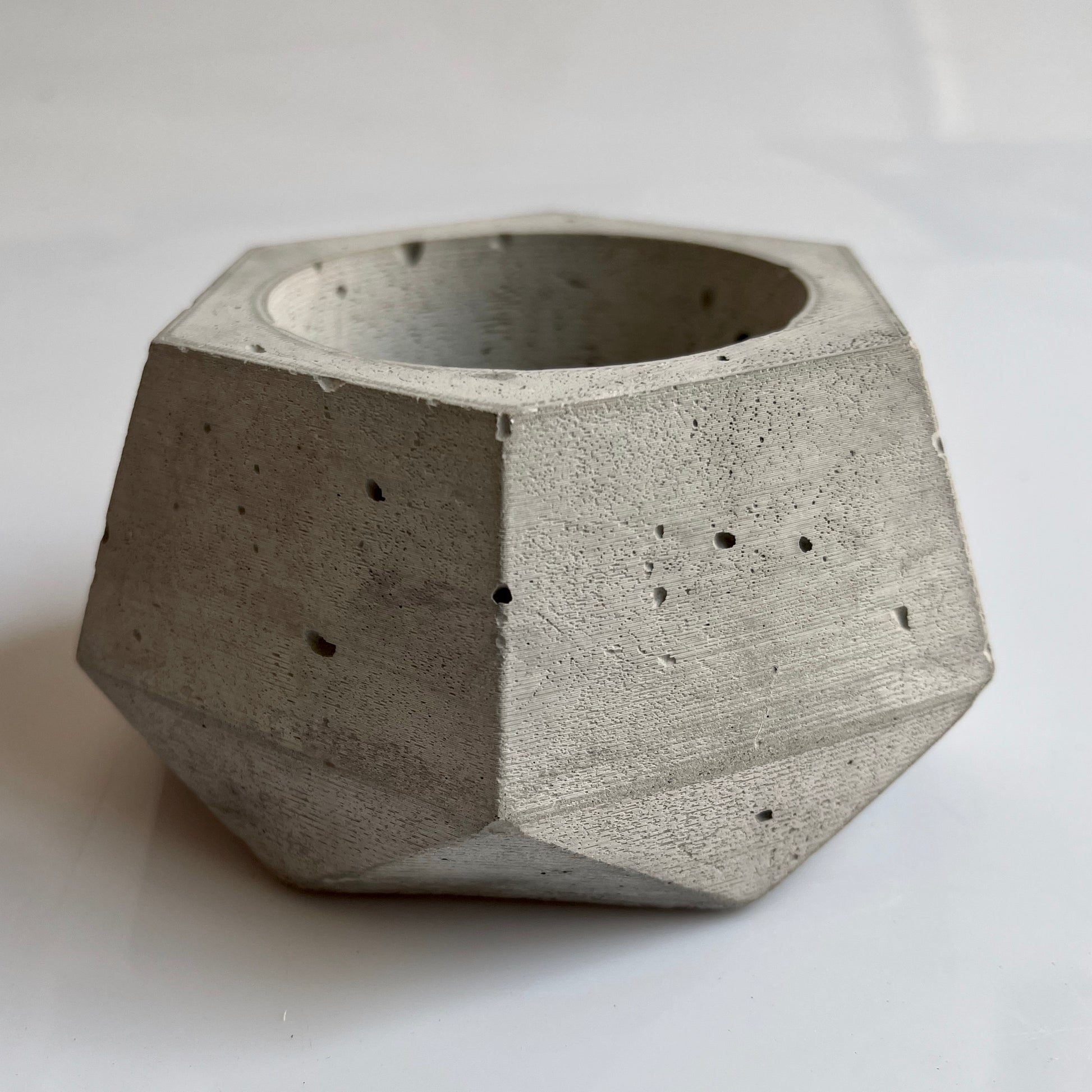 Vaso in cemento serie Erminia grigio cemento