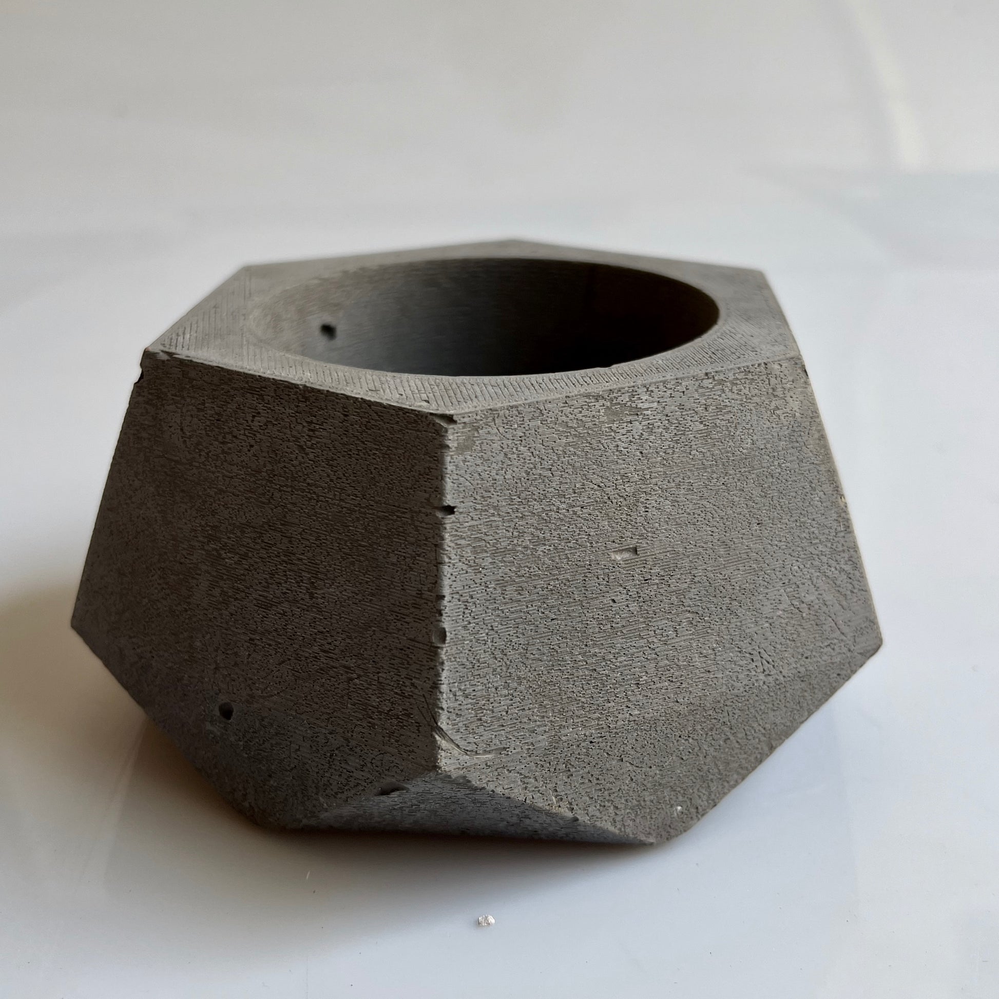 Vaso in cemento serie Erminia grigio scuro