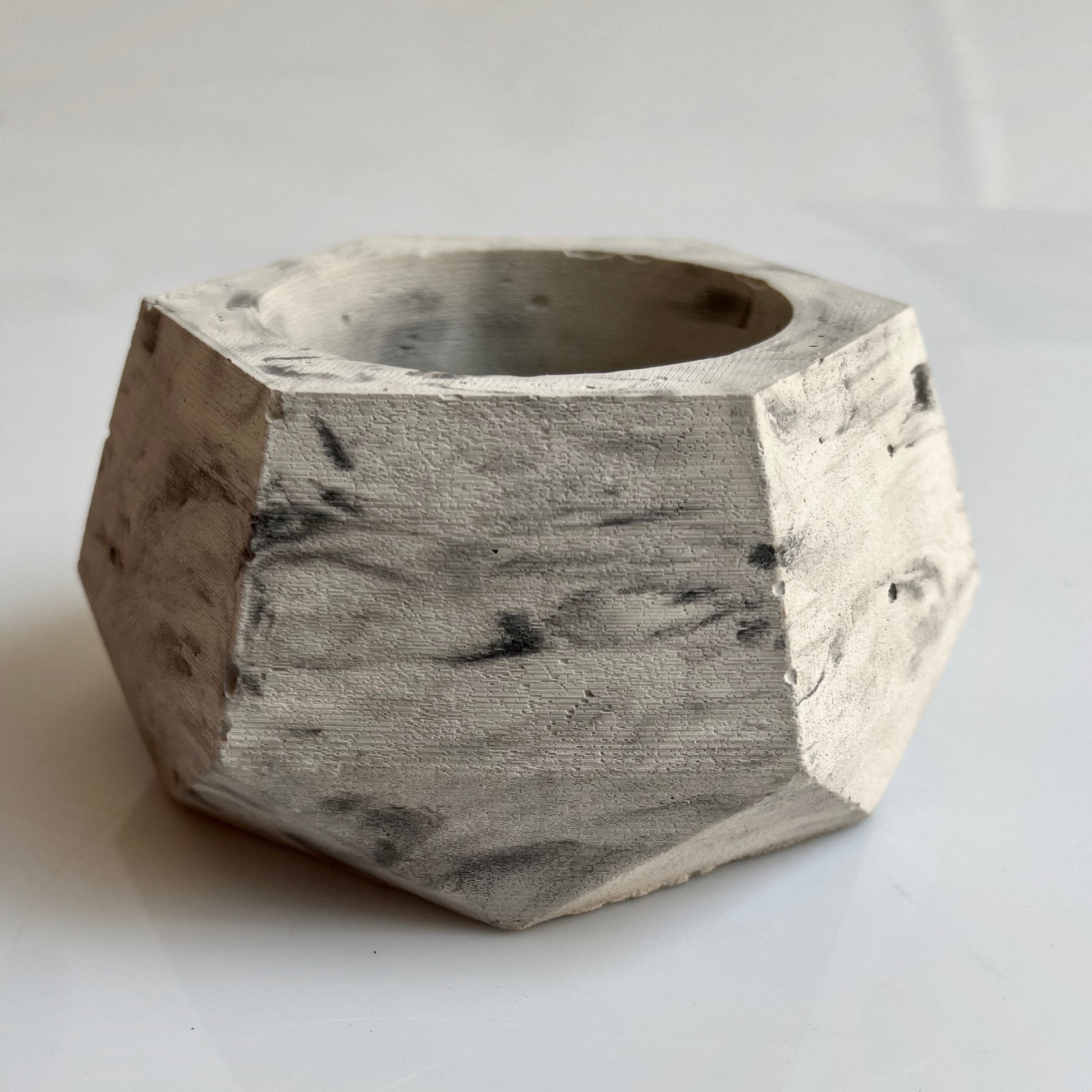 Vaso in cemento serie Erminia marmorizzato nero