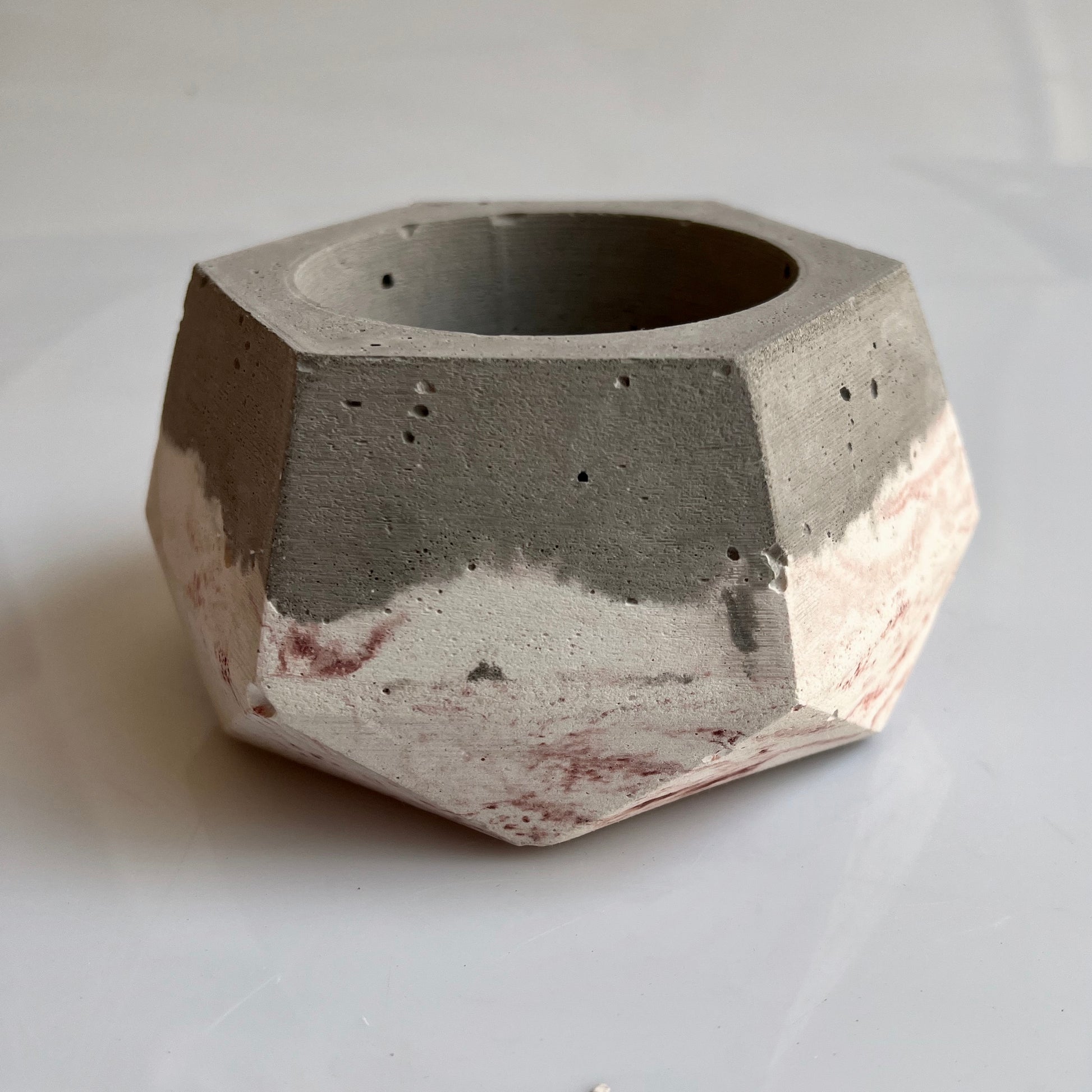 Vaso in cemento serie Erminia grigio e marmorizzato rosa