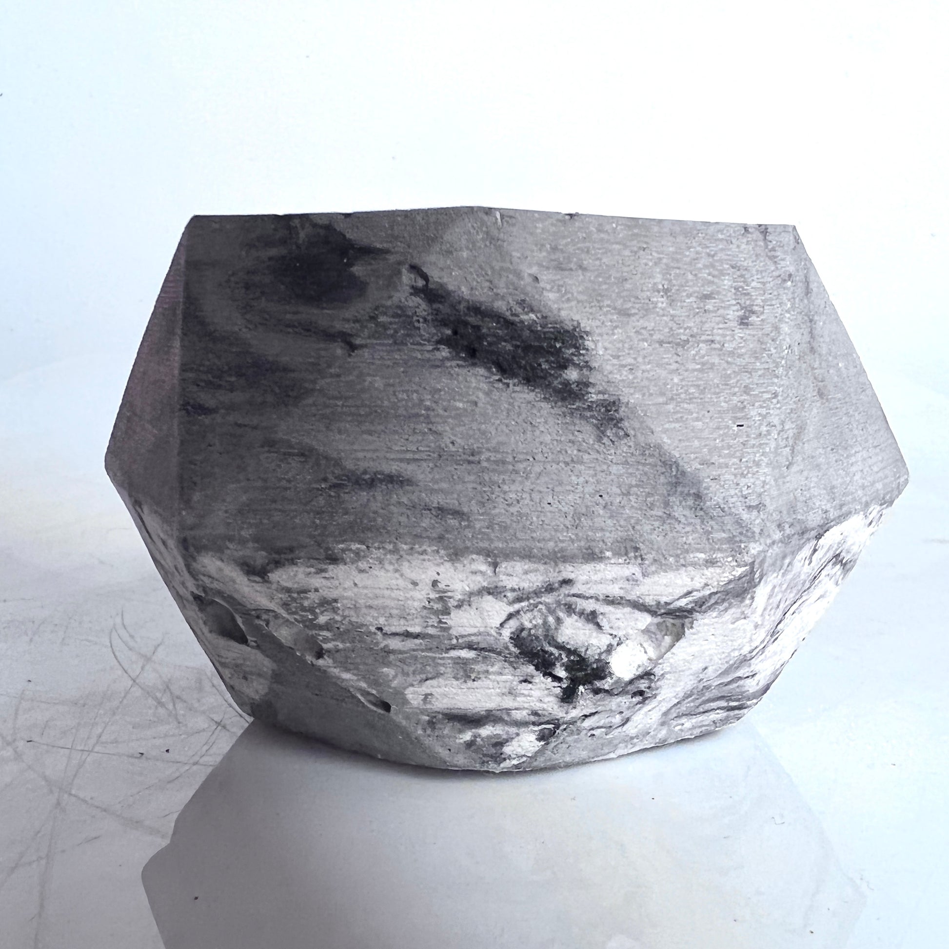 Vaso in cemento serie Isotta marmorizzato grigio