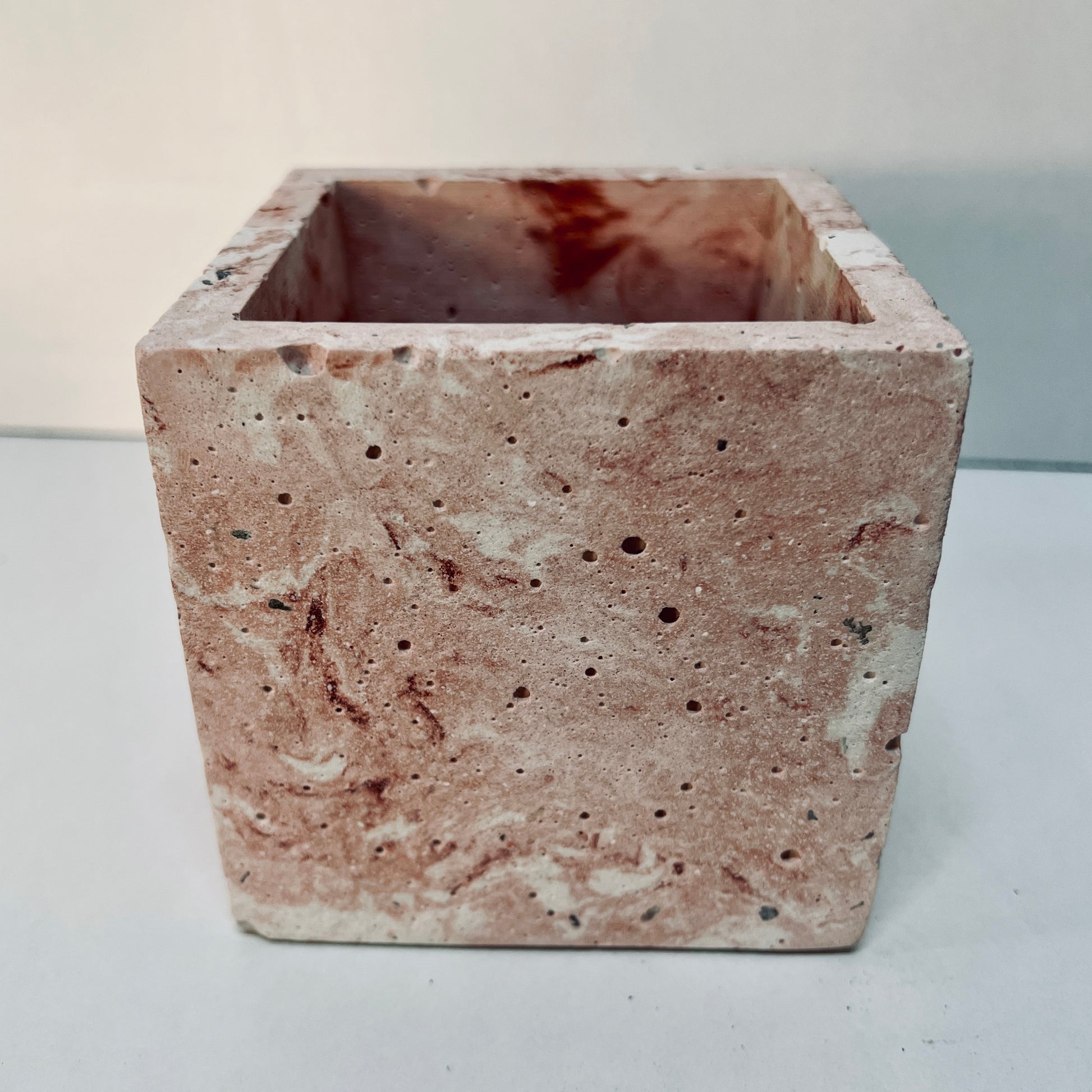 Vaso in cemento serie Carlotta Vaso in cemento serie Carlotta grezzo rosa marmorizzato