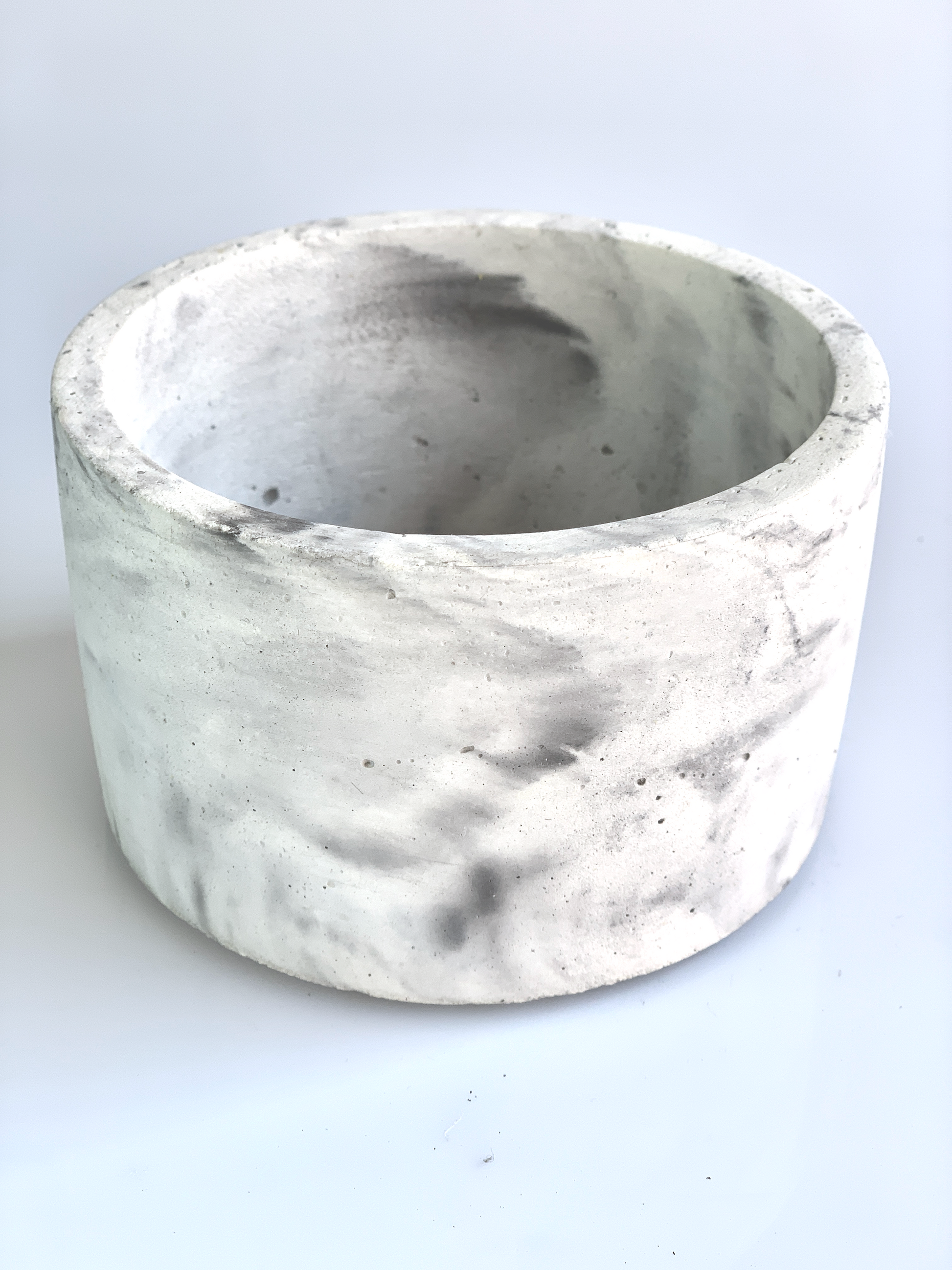 vaso in cemento Giuditta marmorizzato nero